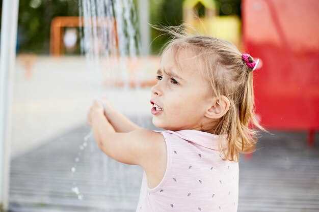 Что делать, если ребенок рыгает водой: причины и рекомендации